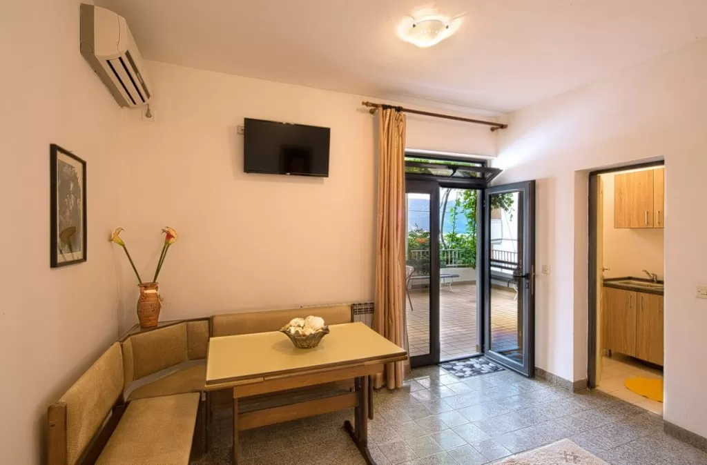 Madra Studio 03_04.jpg